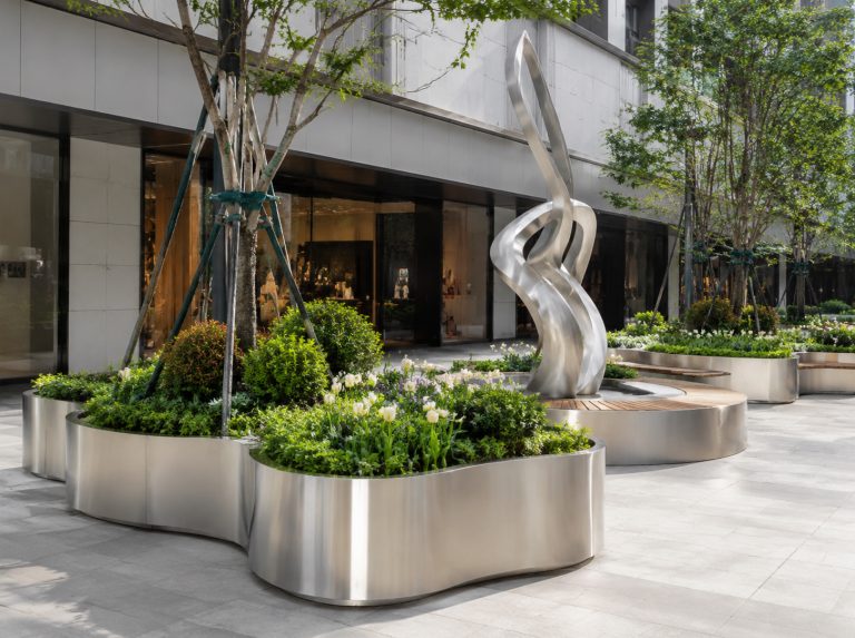 龙陵县不锈钢景观雕塑与金属花箱